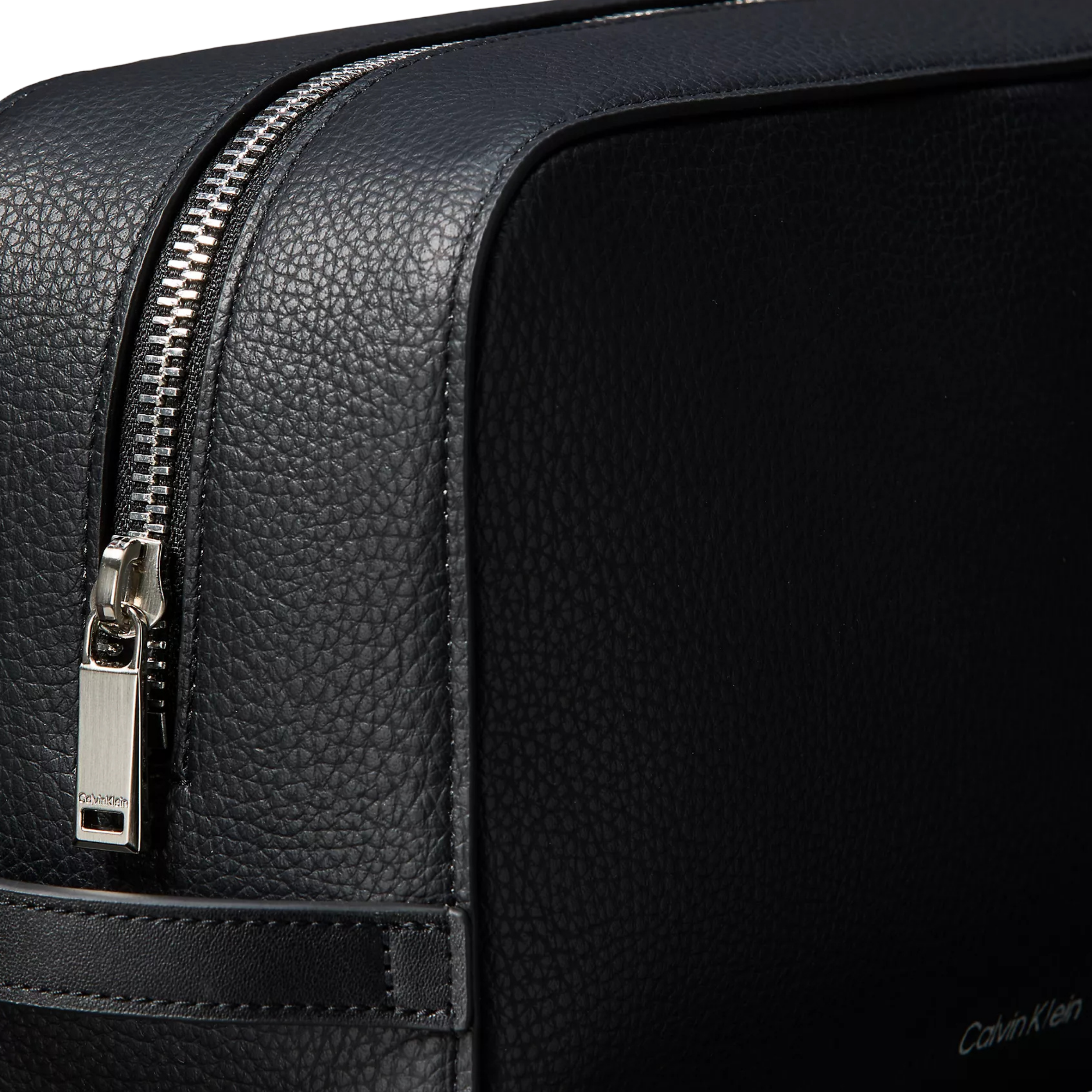 Calvin Klein Men Pebble Grain Dopp Kit - Black